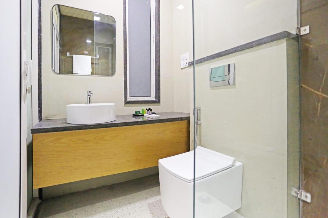 Hotel Almora Sky Near By Delhi International Airport With - Free Airport Pickup And Drop Nueva Delhi Exterior foto